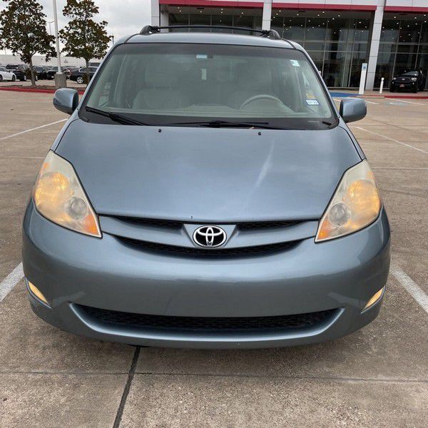 2007 Toyota Sienna Image 2