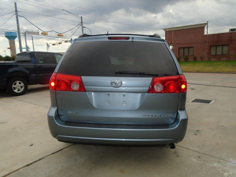 2007 Toyota Sienna Image 6
