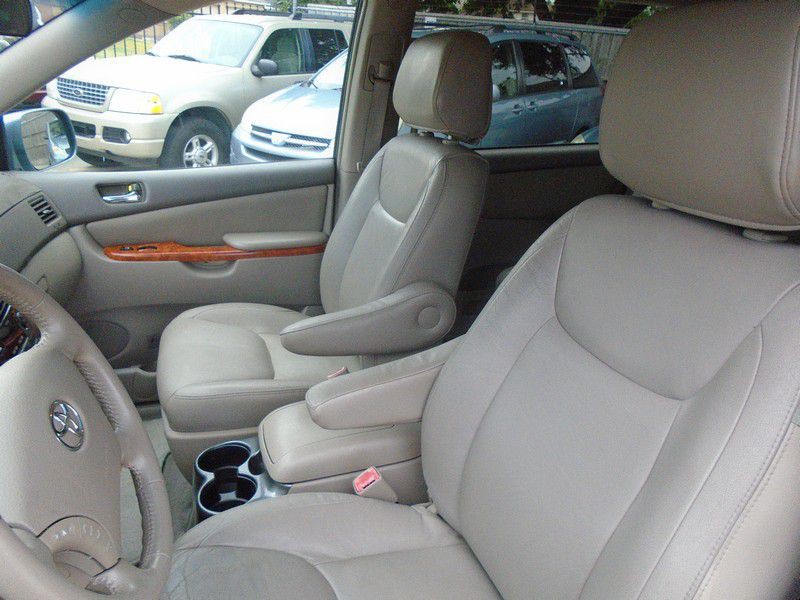 2007 Toyota Sienna Image 11