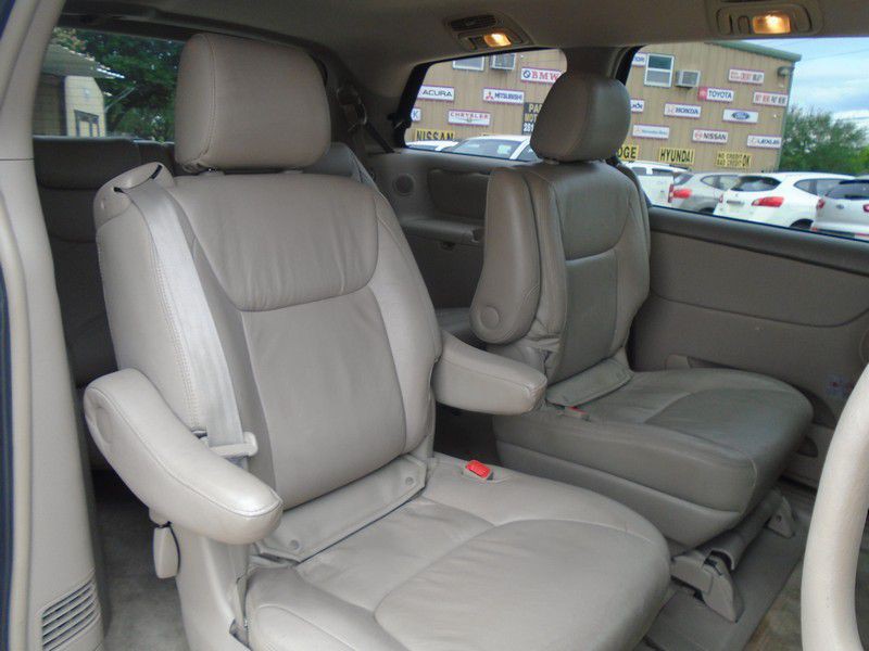 2007 Toyota Sienna Image 21