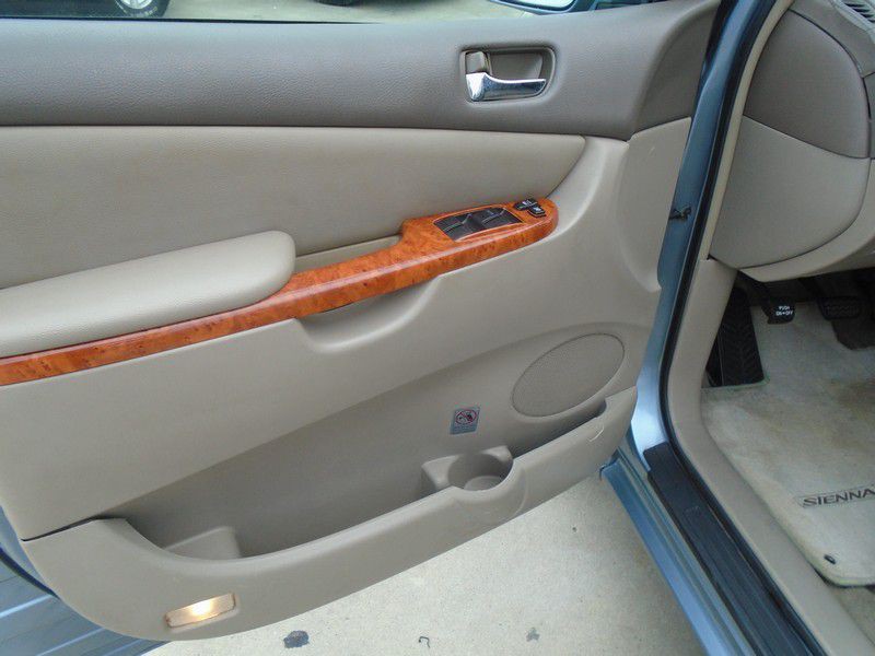 2007 Toyota Sienna Image 25