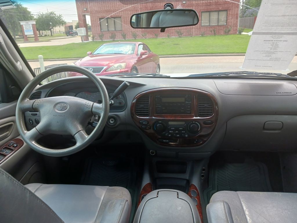 2002 Toyota Sequoia Image 18