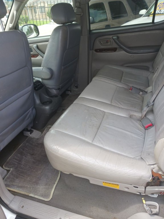 2002 Toyota Sequoia Image 20