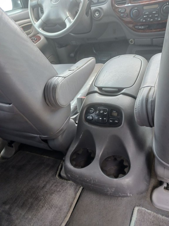 2002 Toyota Sequoia Image 23