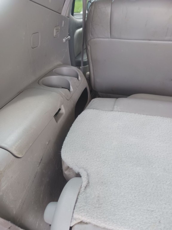 2002 Toyota Sequoia Image 25