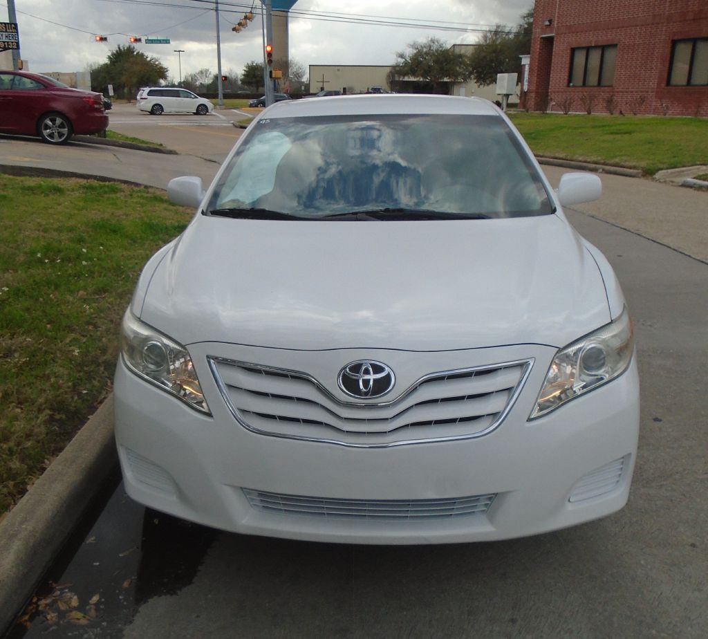 2011 Toyota Camry Image 2