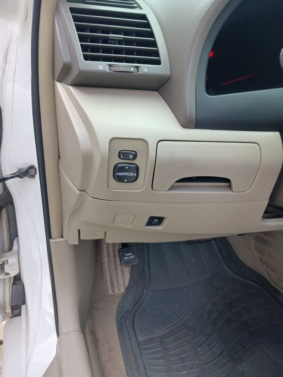 2011 Toyota Camry Image 16