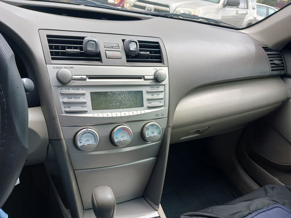 2011 Toyota Camry Image 17