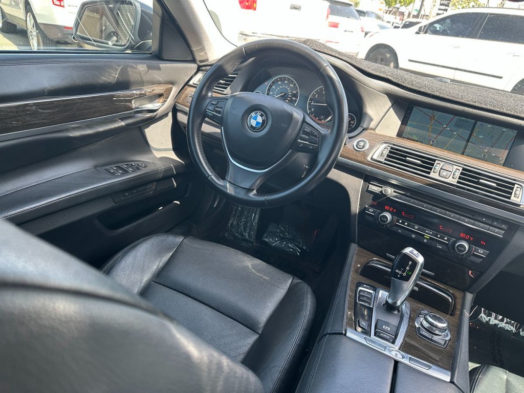 2012 BMW 7 Series Image 10