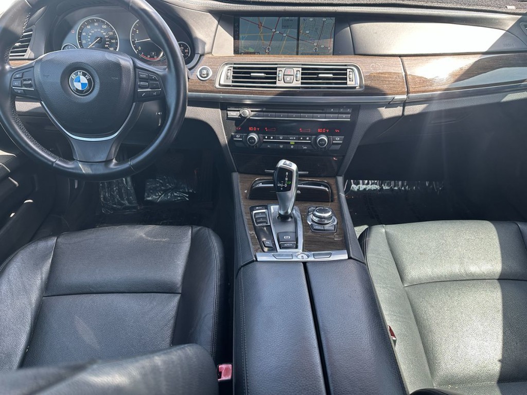 2012 BMW 7 Series Image 11