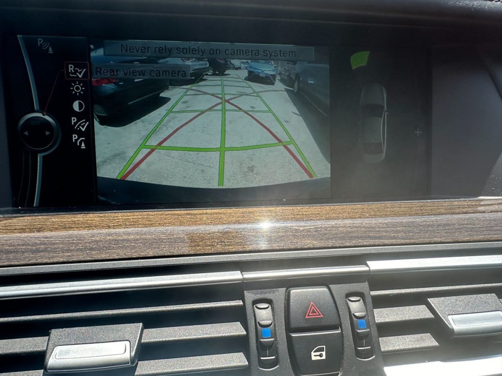 2012 BMW 7 Series Image 13