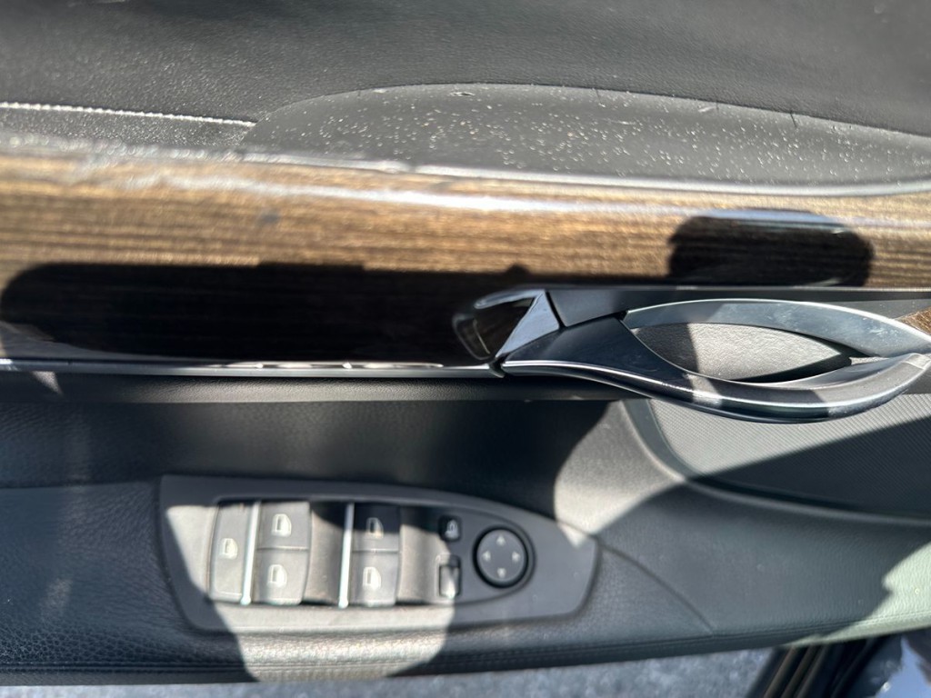 2012 BMW 7 Series Image 25