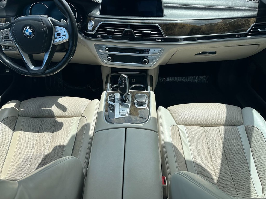 2016 BMW 7 Series Image 12