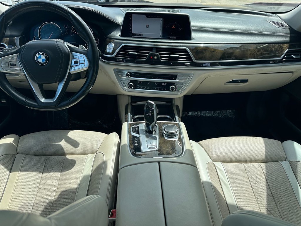 2016 BMW 7 Series Image 13