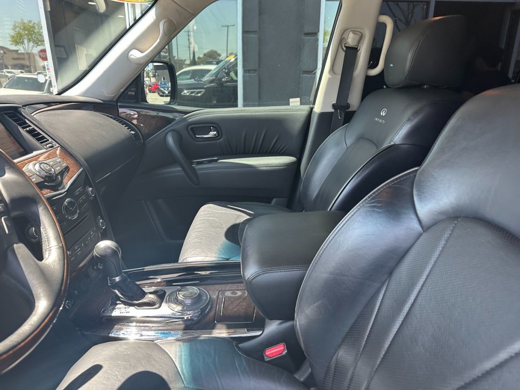 2012 INFINITI QX56 Image 9
