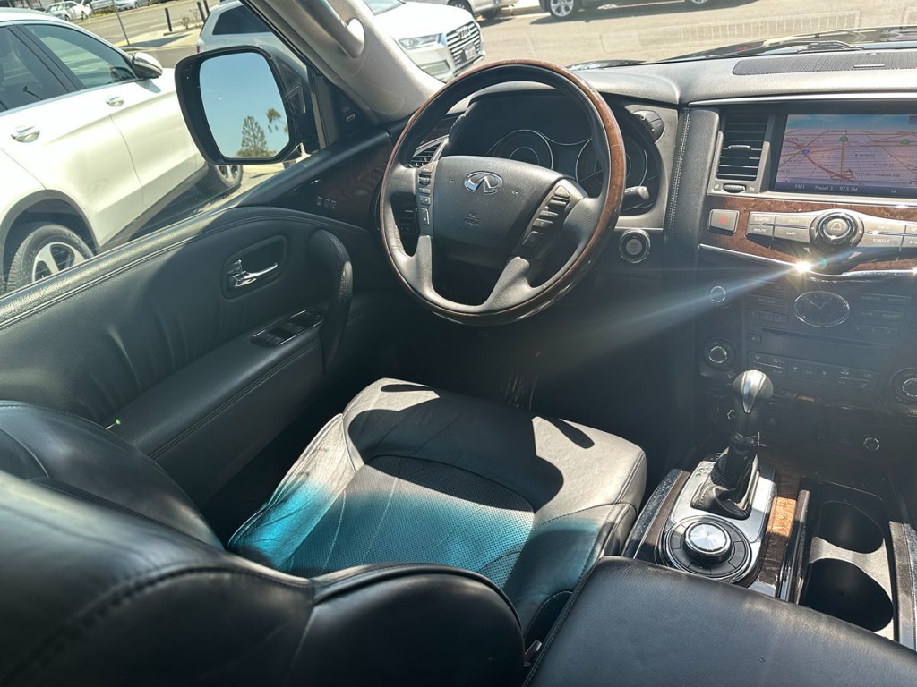 2012 INFINITI QX56 Image 10