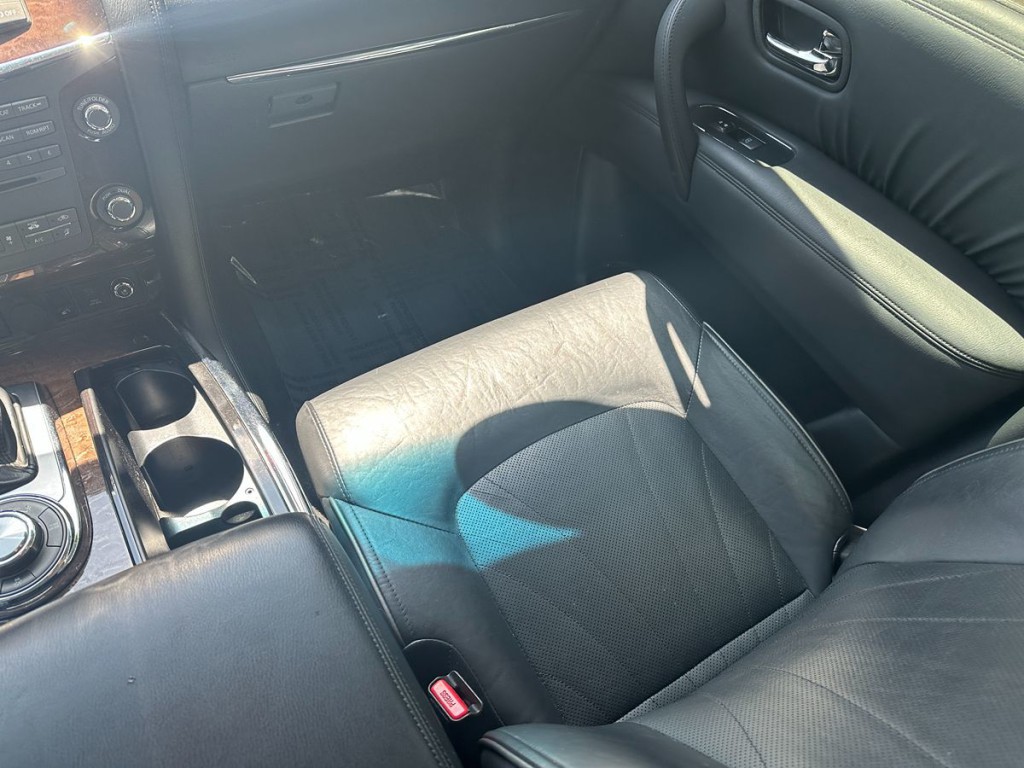 2012 INFINITI QX56 Image 14
