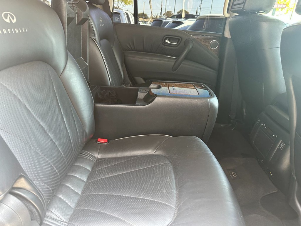 2012 INFINITI QX56 Image 17