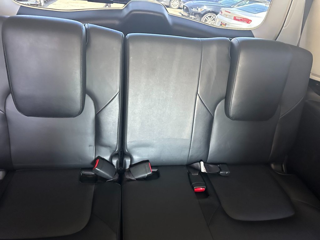 2012 INFINITI QX56 Image 18