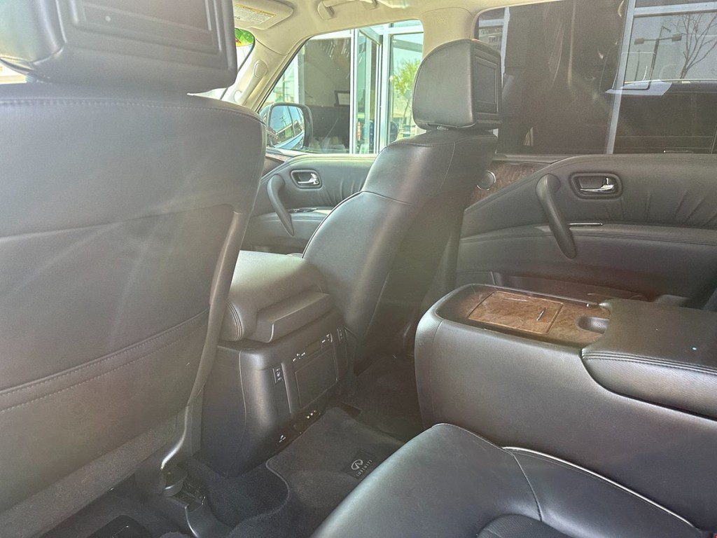 2012 INFINITI QX56 Image 19