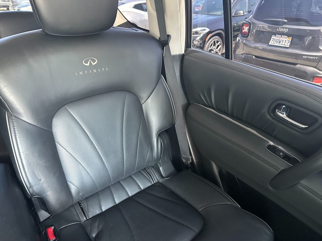 2012 INFINITI QX56 Image 23