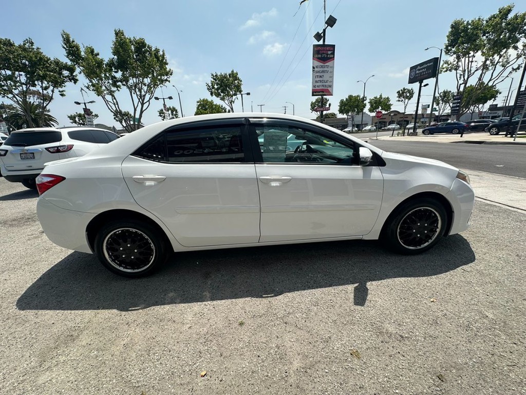 2016 Toyota Corolla Image 8