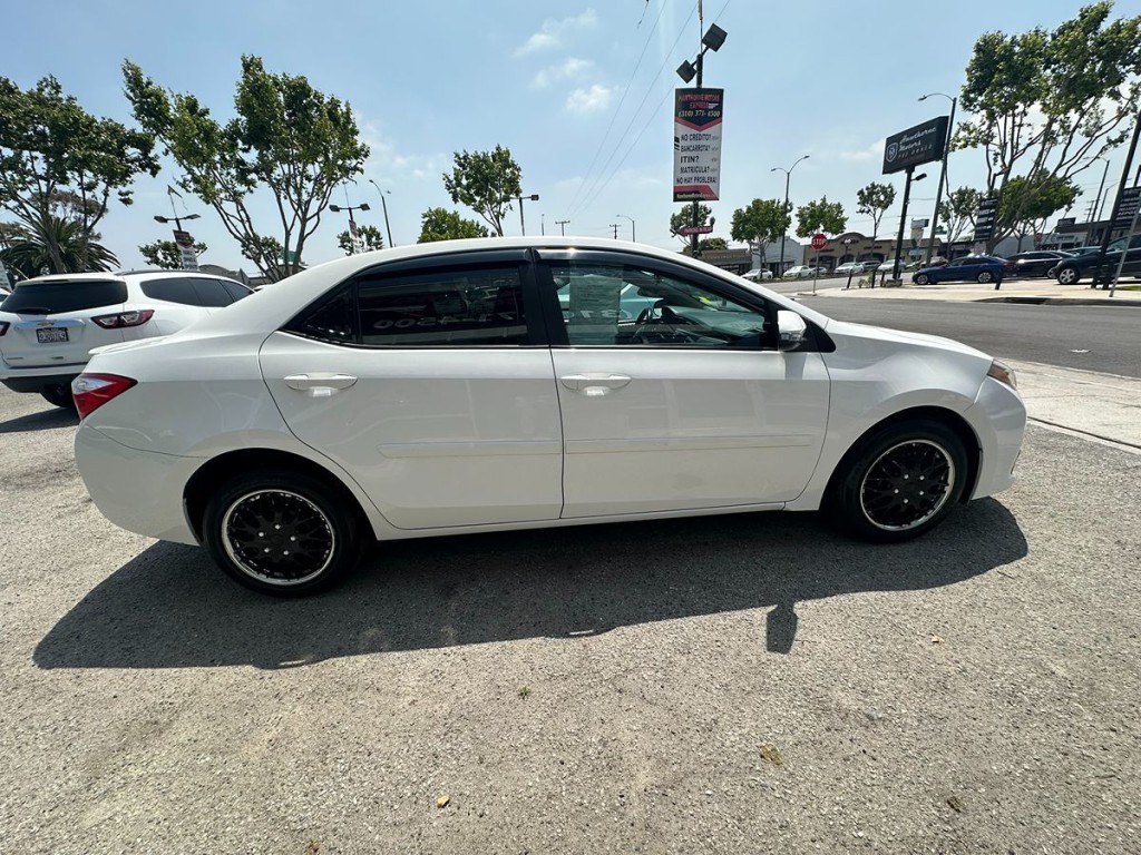2016 Toyota Corolla Image 9