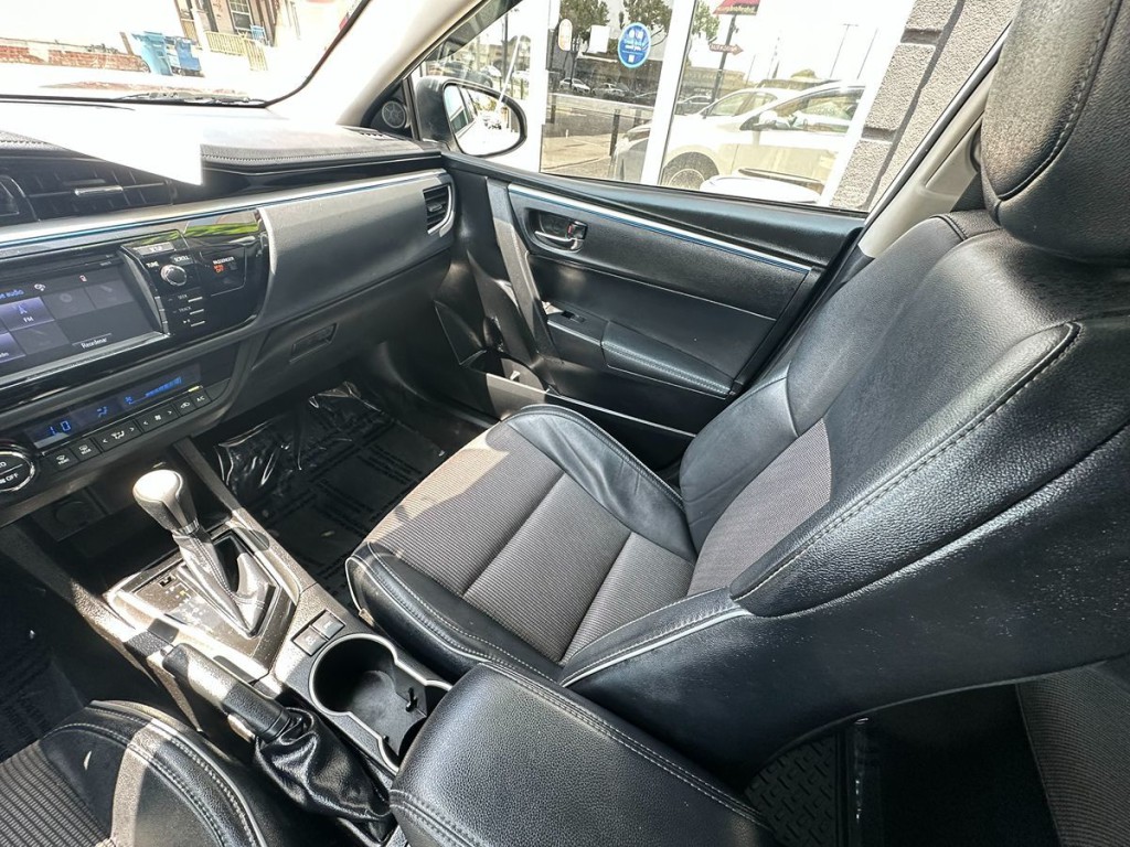 2016 Toyota Corolla Image 14