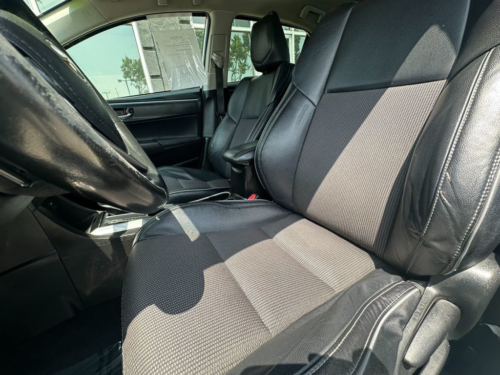 2016 Toyota Corolla Image 17
