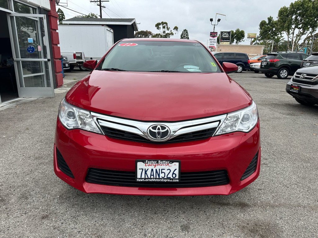 2012 Toyota Camry Image 2