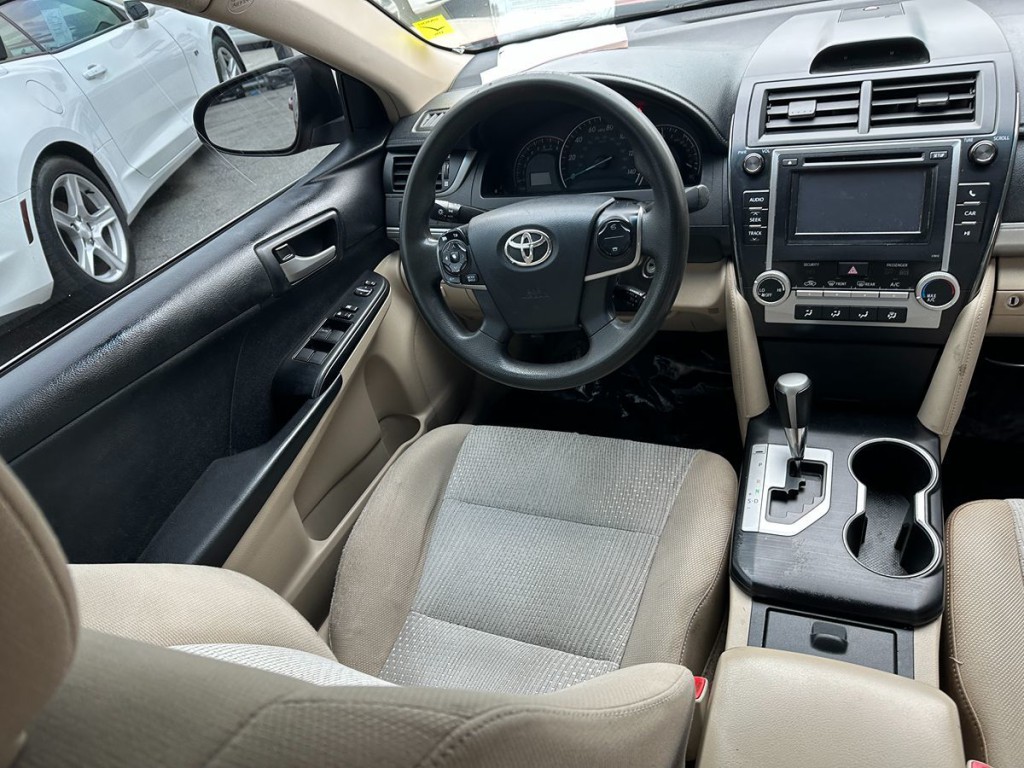 2012 Toyota Camry Image 9