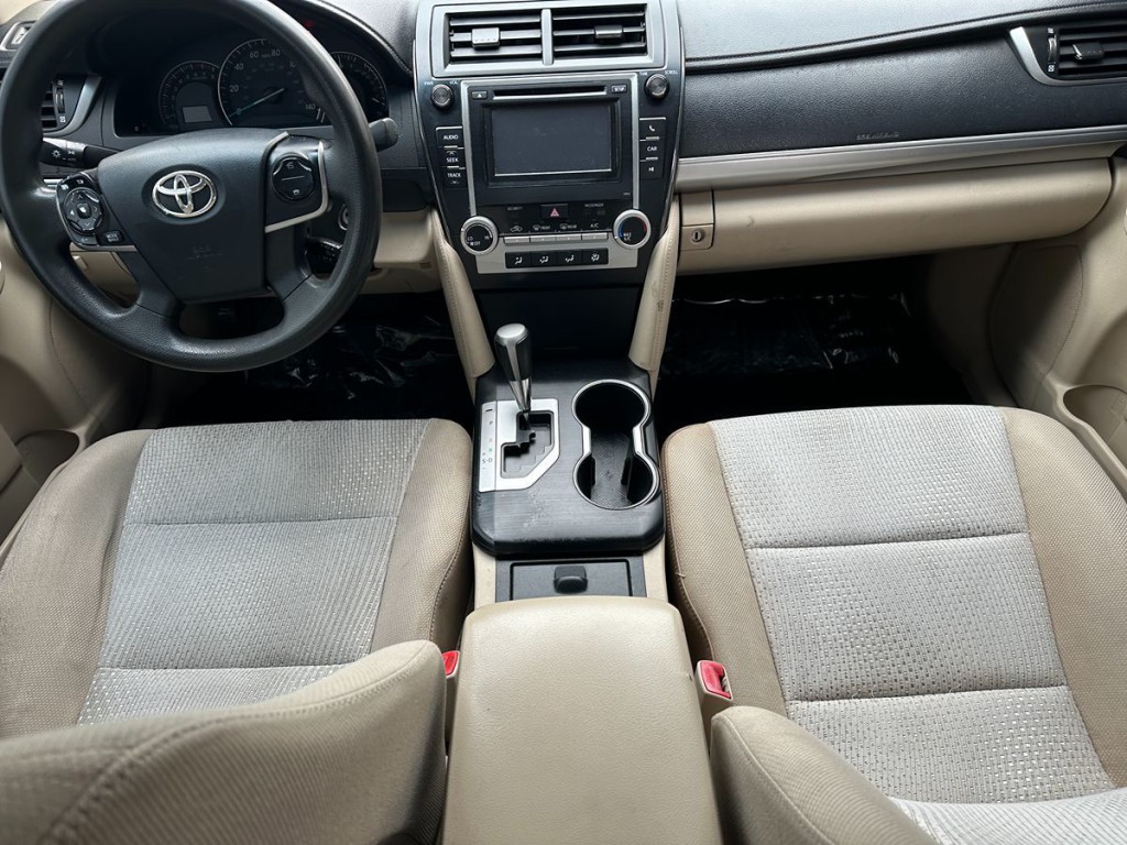 2012 Toyota Camry Image 10