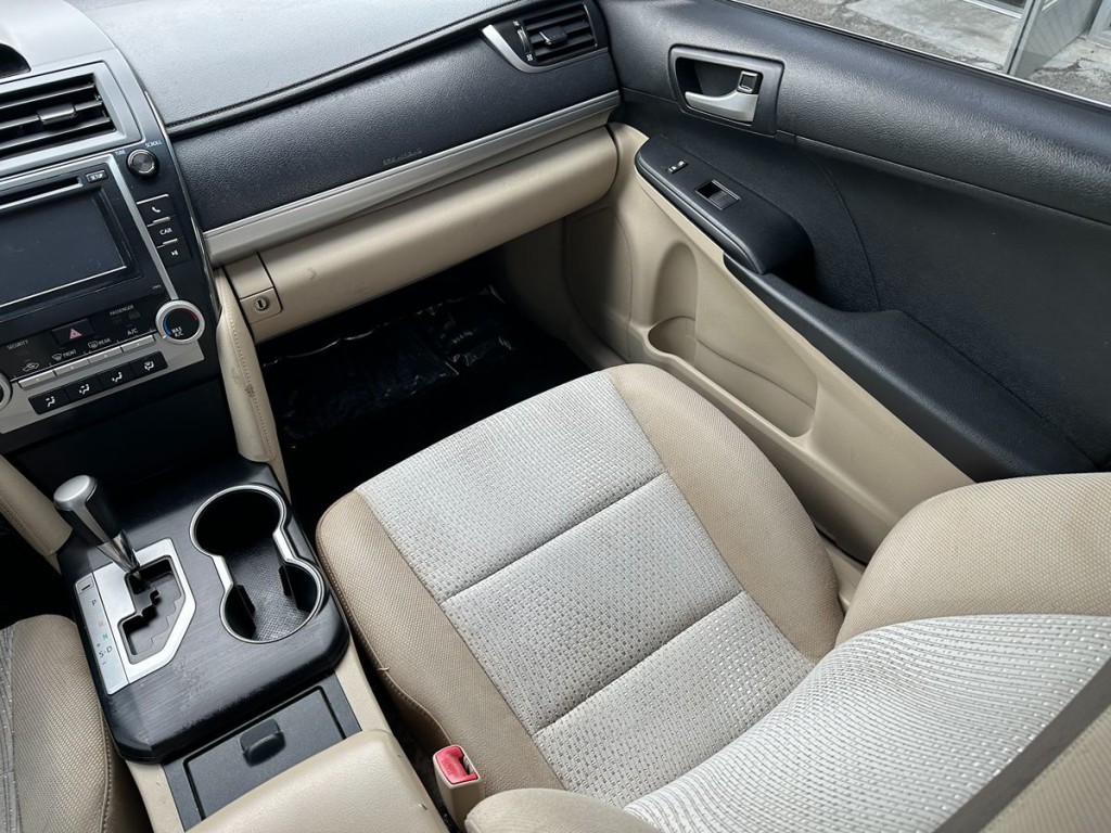 2012 Toyota Camry Image 11