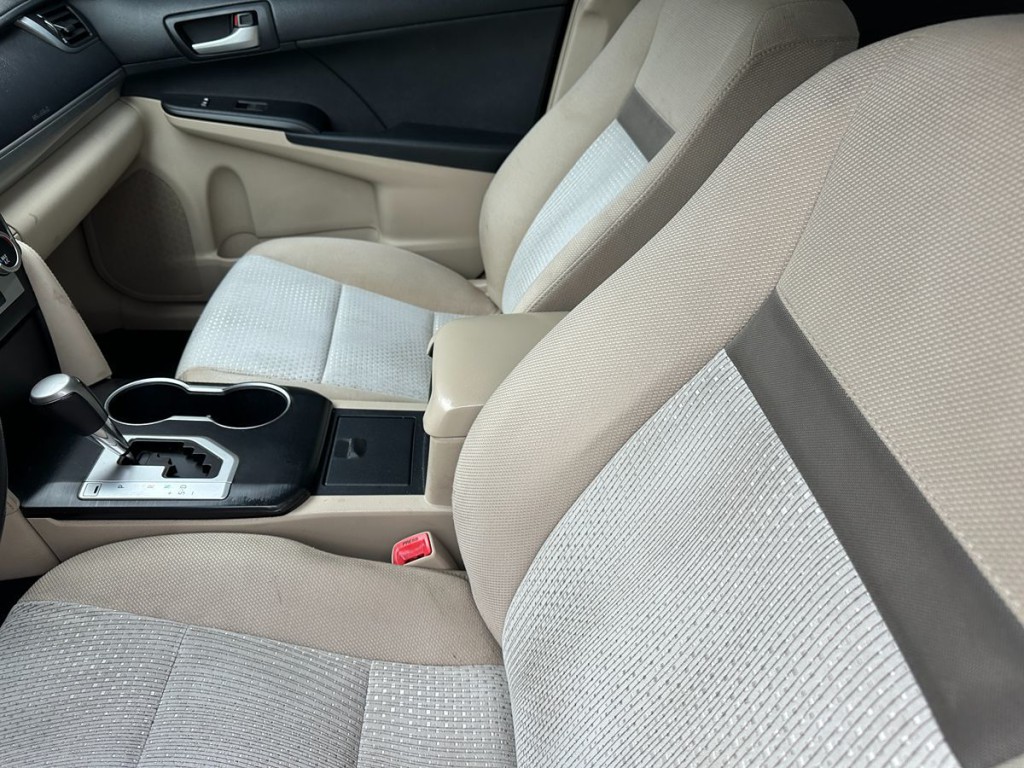 2012 Toyota Camry Image 12