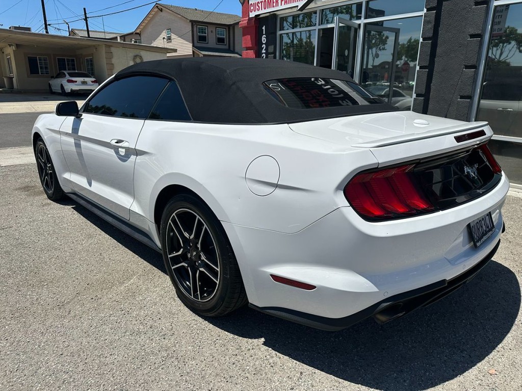 2021 Ford Mustang Image 5