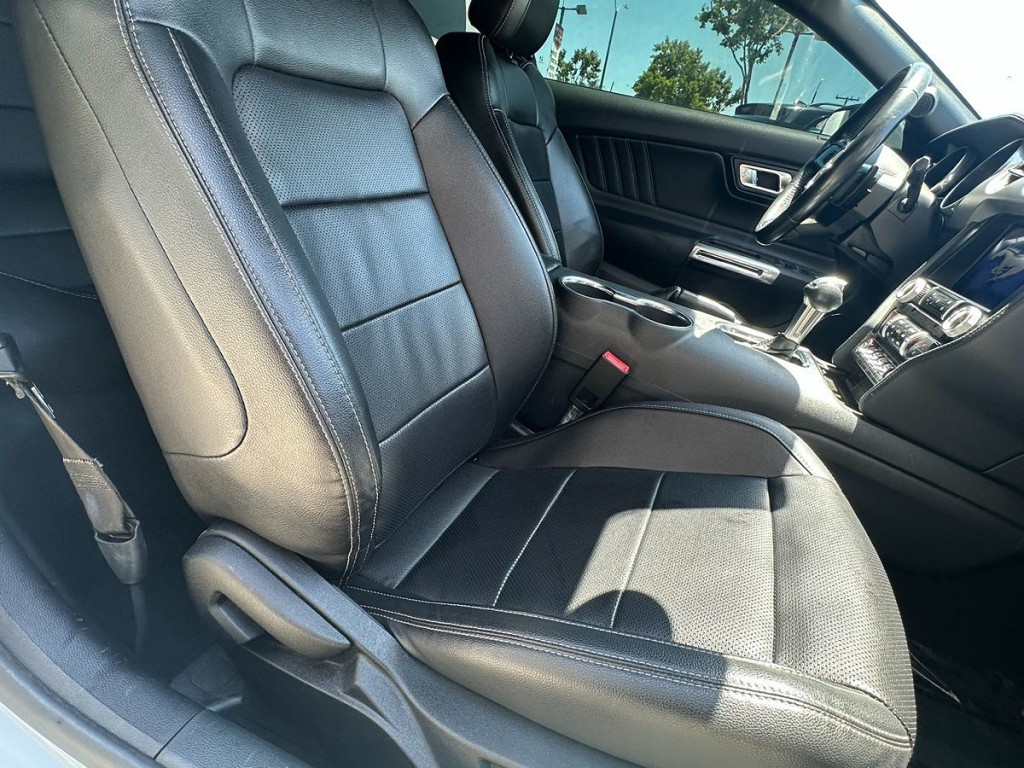 2021 Ford Mustang Image 9