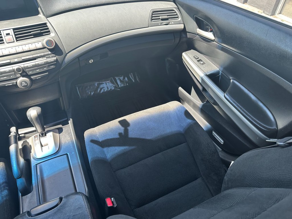 2010 Honda Accord Image 11