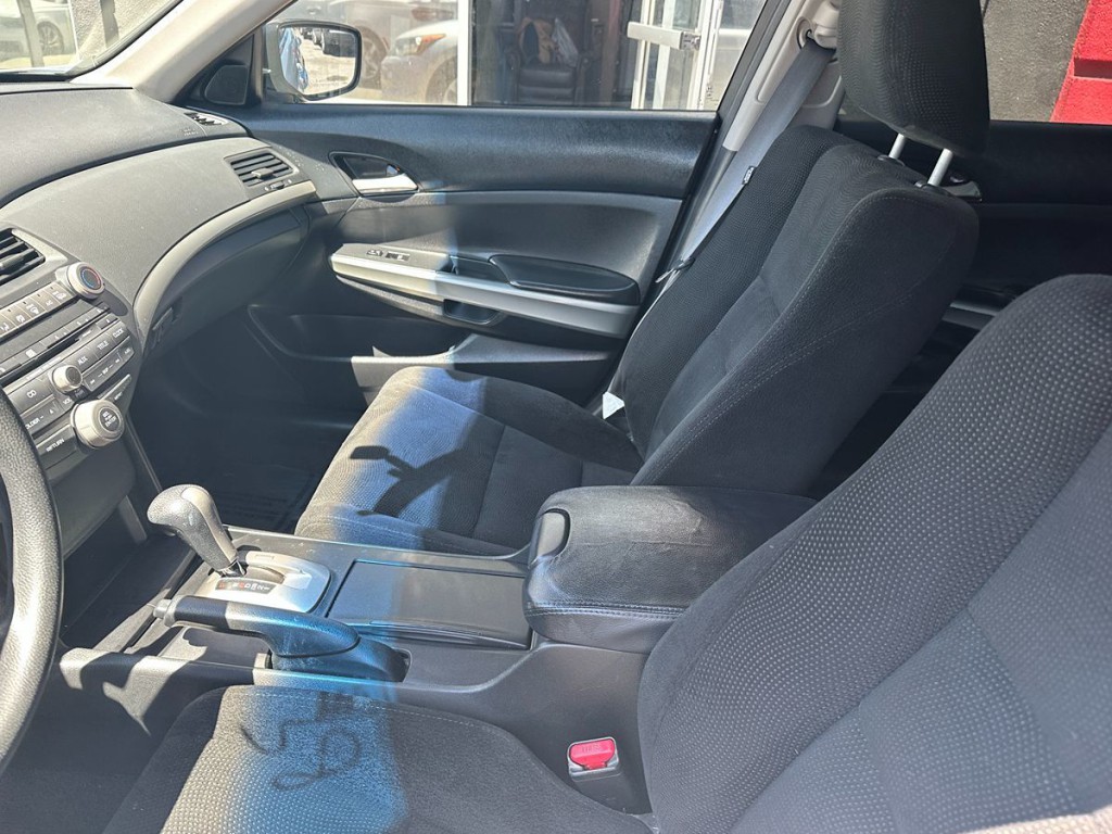 2010 Honda Accord Image 17