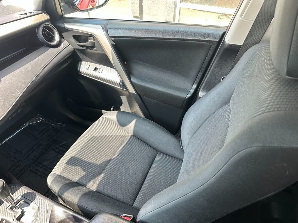 2015 Toyota Rav4 Image 11