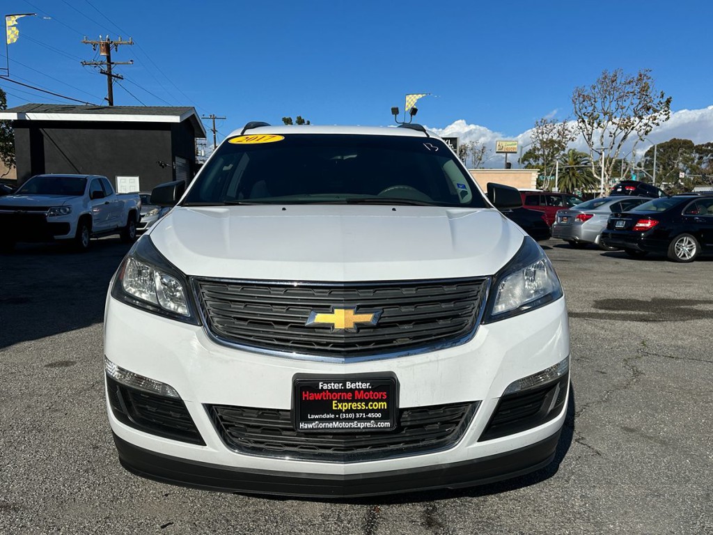 2017 Chevrolet Traverse Image 2