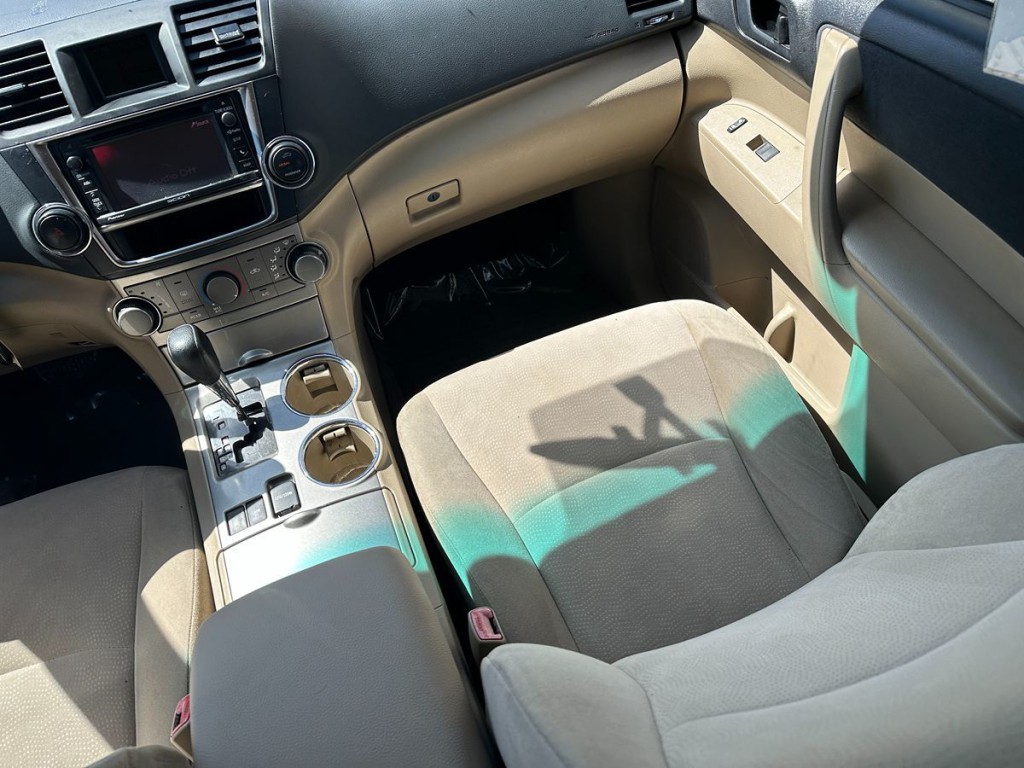 2013 Toyota Highlander Image 10