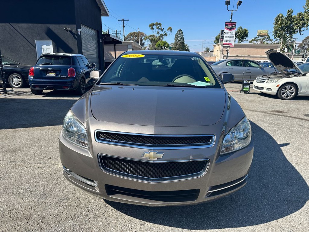 2011 Chevrolet Malibu Image 2