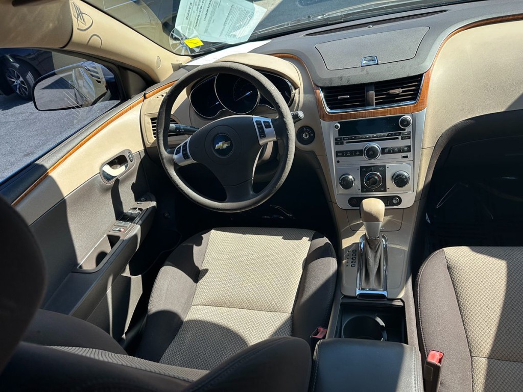 2011 Chevrolet Malibu Image 10