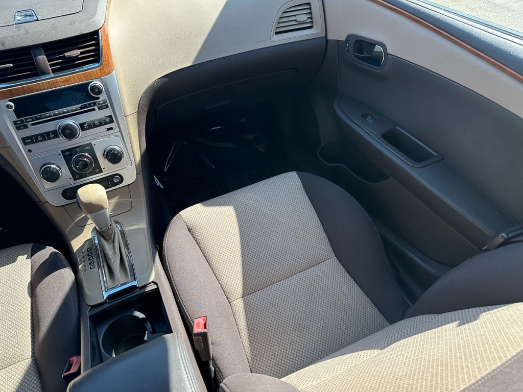 2011 Chevrolet Malibu Image 12