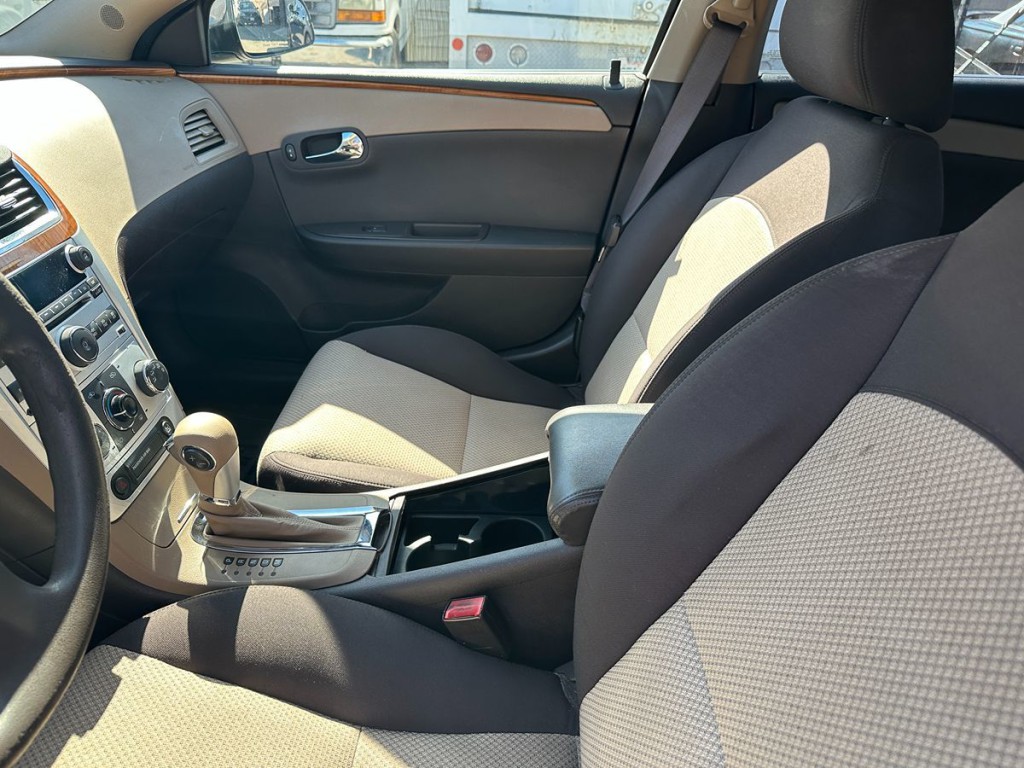 2011 Chevrolet Malibu Image 13
