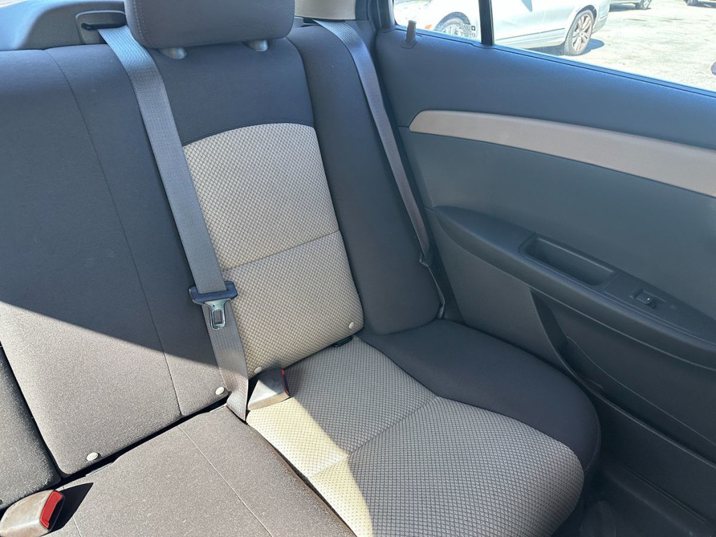2011 Chevrolet Malibu Image 17