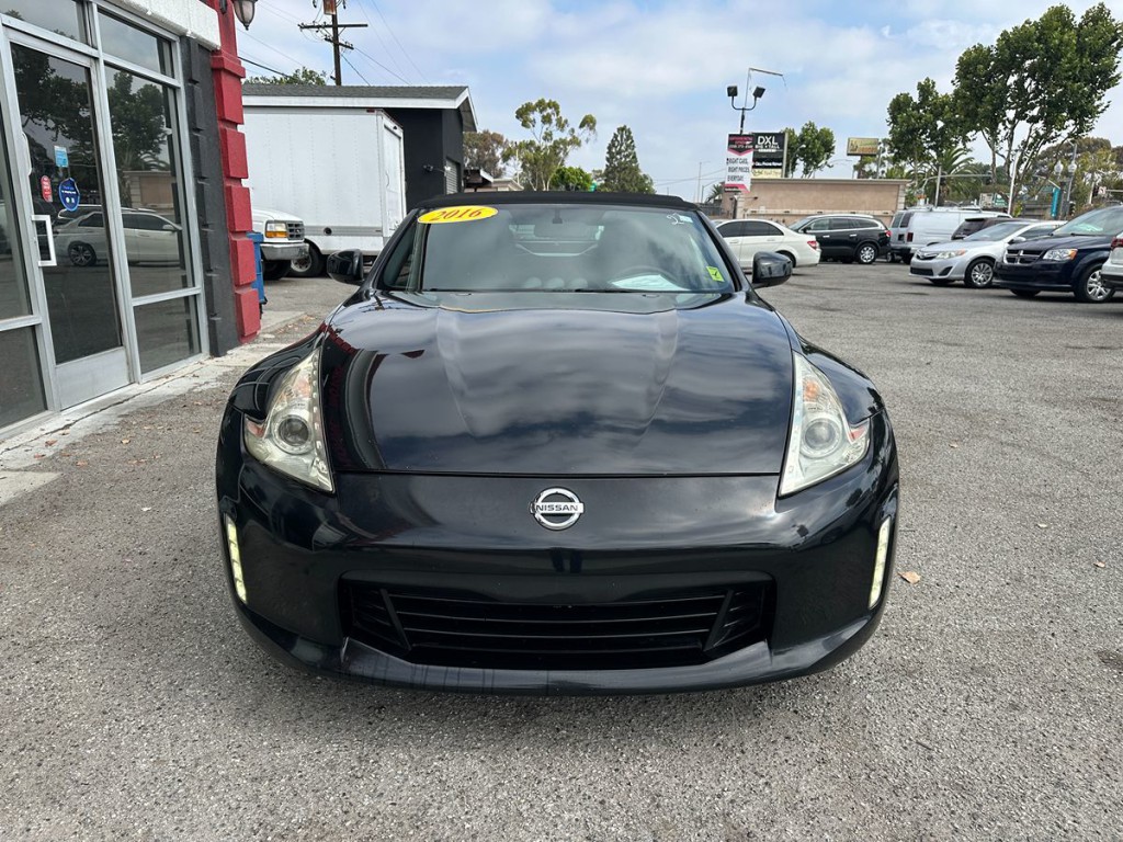 2016 Nissan 370Z Image 4