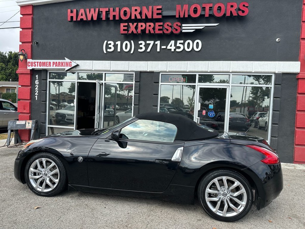 2016 Nissan 370Z Image 9