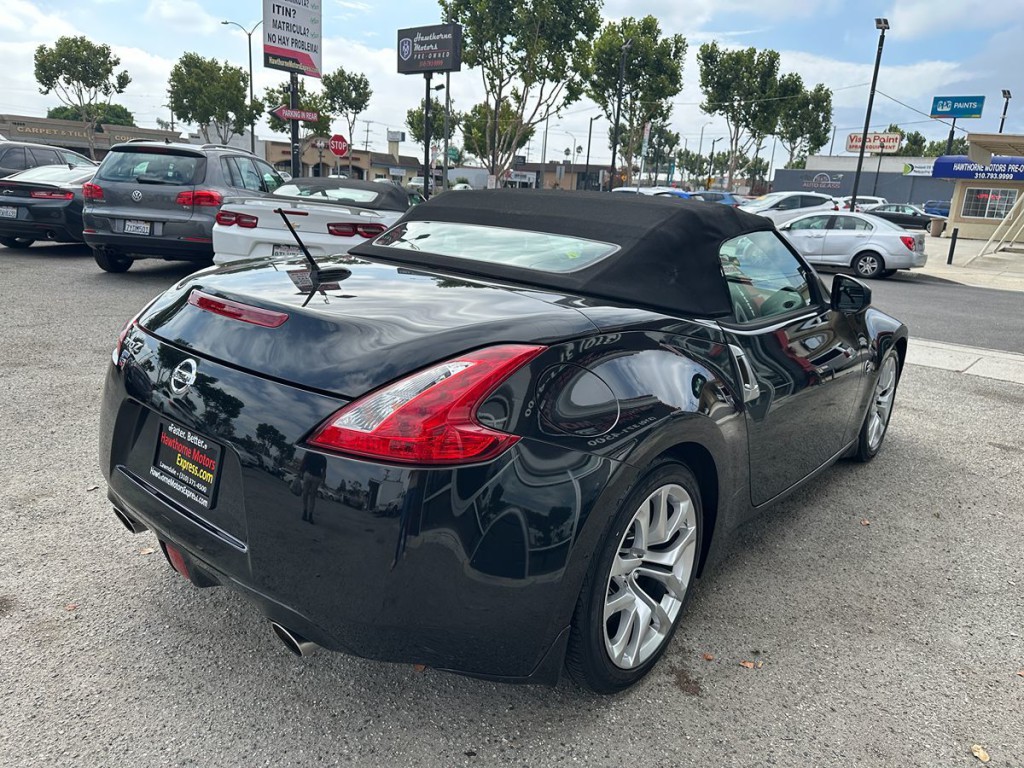 2016 Nissan 370Z Image 11