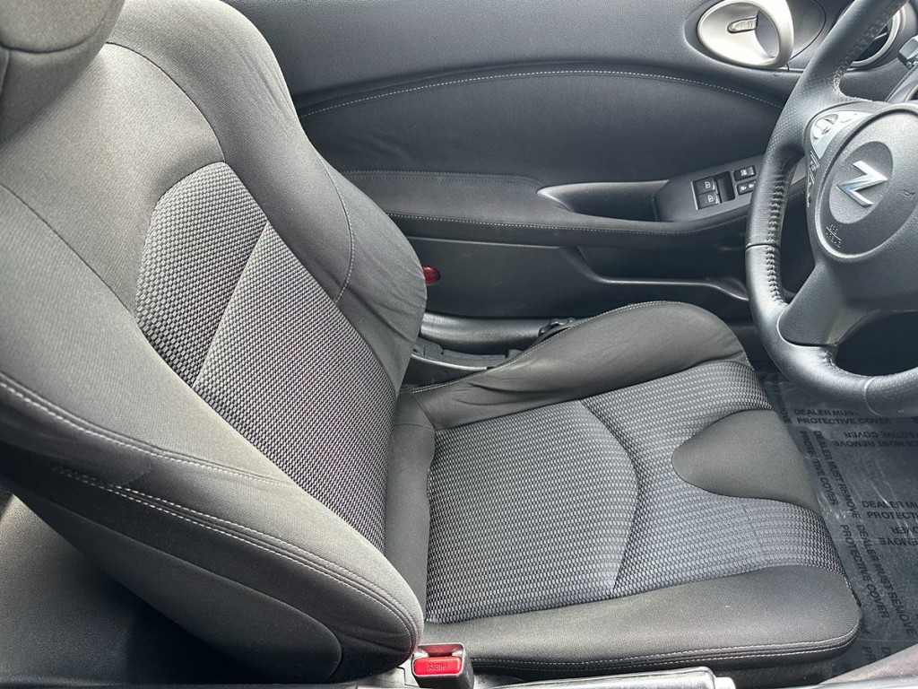 2016 Nissan 370Z Image 13